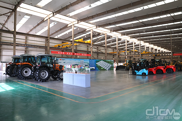 展廳上的力量 叉車與農(nóng)機(jī)，農(nóng)業(yè)機(jī)械制造的創(chuàng)新與未來(lái)